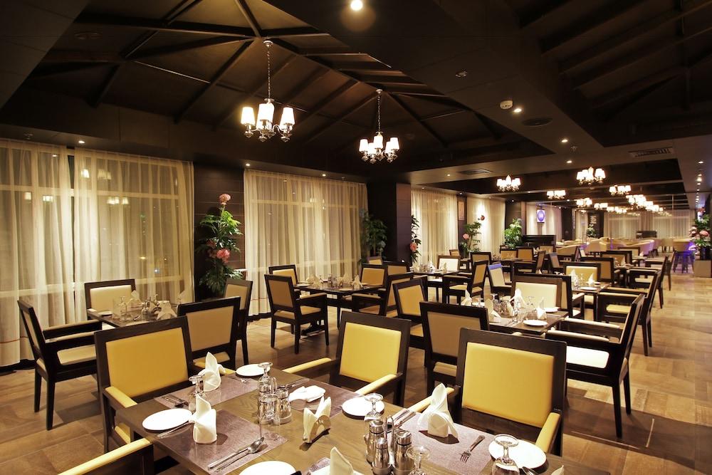 Park Regis Lotus Hotel Манама Екстериор снимка