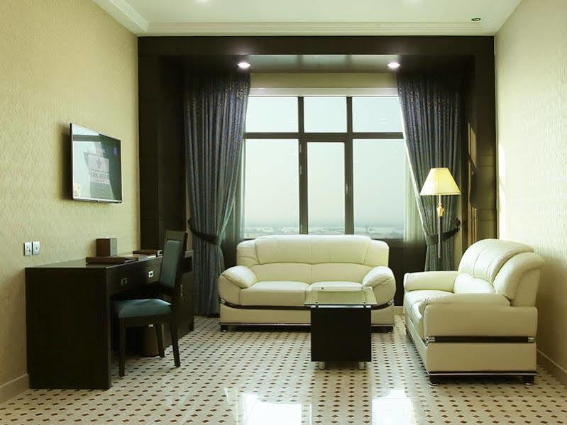 Park Regis Lotus Hotel Манама Екстериор снимка